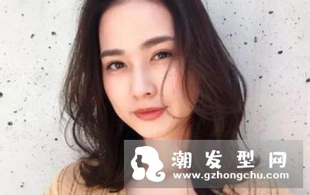 发型师烫后“吹整步骤”技巧！这样吹卷度更持久、毛躁感降低，发根也变蓬松