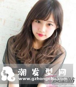 高额头学生党发型女生 中长卷发配刘海摆脱高额头烦恼