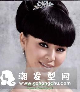 新娘经典中式盘发发型 凤冠霞帔造型倾国唯美迷人
