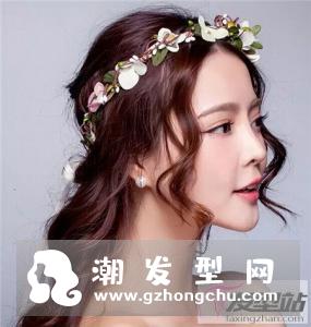 新娘半披肩发型怎么梳好看 半扎公主头搭配鲜花很仙女