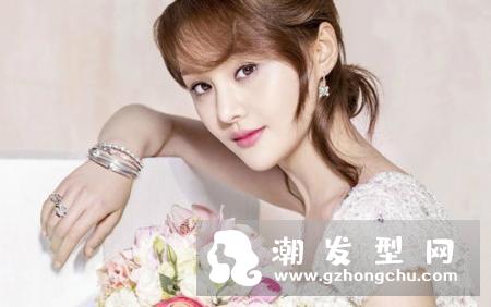 长发森系新娘造型 展现空灵脱俗之美