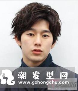 矮个子男生适合的发型 蓬松短发显高提升异性缘