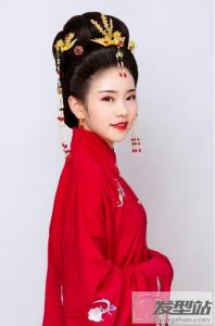 古装新娘发型教程图解步骤 中式新娘盘发更加端庄有气场