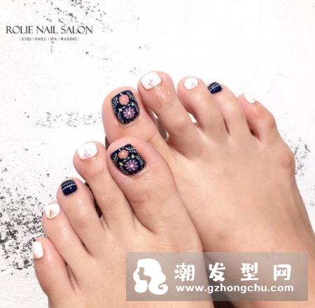 脚趾美甲新款式图片 薄荷绿金箔镜面美甲任你挑