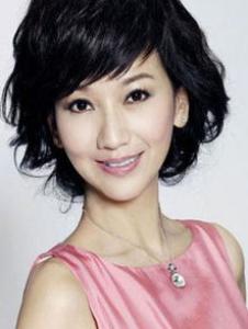 适合35岁女人的盘发 减龄优雅女人味十足