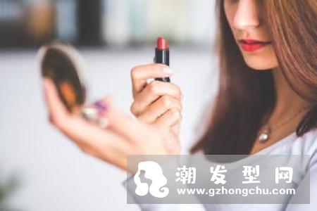 卷发棒怎么用不伤头发 对头发伤害大吗