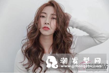 女生不可错过的外翻卷发小脸术 层次感卷发让你的脸型瞬间小一寸