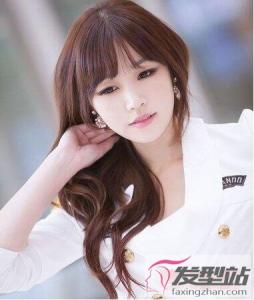 女士长发大卷烫发 打造优雅大方淑女