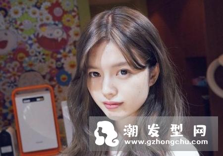减龄扮嫩刘海图片 洗发前梳头能减少头发脱落吗