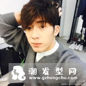 黄宗泽菠萝头成讨论焦点 网友：果然颜值高的啥发型也好看