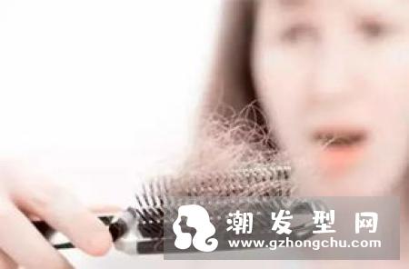 掉发脱发怎么办？女生洗头梳头掉发对策