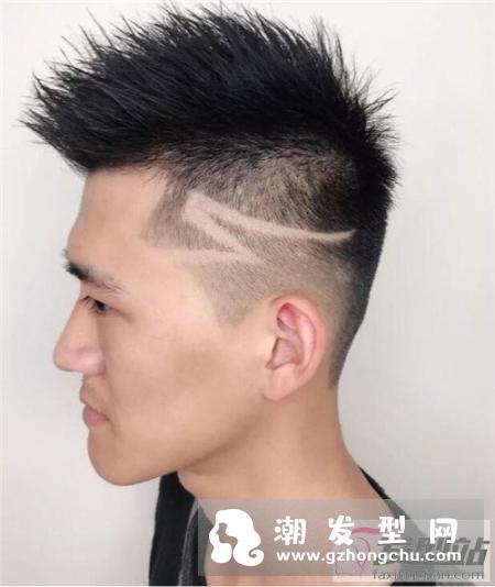 两边推掉中间厚发型 帅哥发型赶紧安排剪吧
