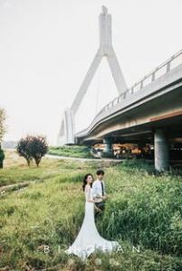 新娘长发怎么编好看 侧扎发辫变唯美仙女