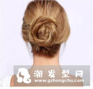 时尚女生减龄丸子头发型 简单发型照样时髦有范
