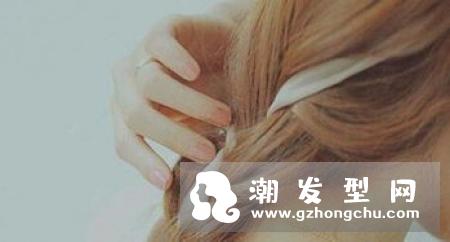 夏天长发怎么扎不热 知性低马尾、樱花妹氧气短发造型推荐