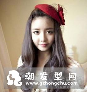 女士陶瓷烫发型 优美大方气质不俗