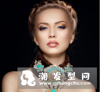 胖女生怎么扎长发好看 蓬乱低马尾辫来袭