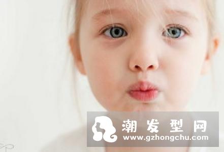 嘴唇上长泡烂了怎么办 会传染吗