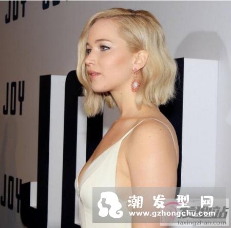 女生剪什么短发清爽又时尚 女星们最近都剪WOB头短卷发