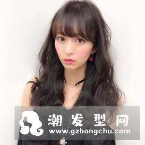 今年流行什么女生烫发 瘦脸且时髦首选“齐脖烫”