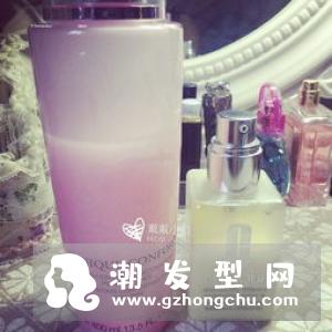 倩碧黄油含酒精吗 和兰蔻粉水的区别
