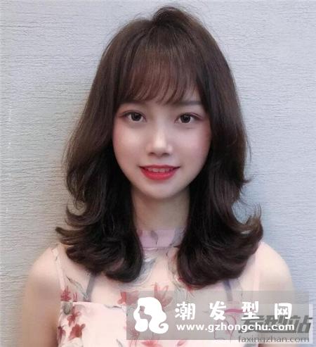 今年流行烫发出炉 “减龄烫”显瘦减龄两不误