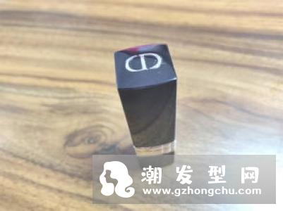 迪奥蓝金999真假辨别方法对比图 从包装盖子膏体上看
