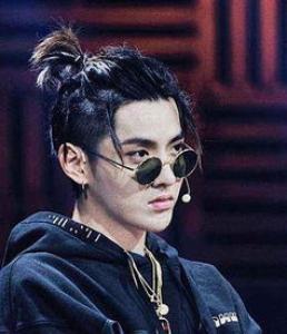 吴亦凡新发型叫什么 同款菠萝头怎么弄的