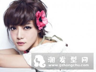 直发怎么扎才不弯 甜美扎发呈现顺滑美感