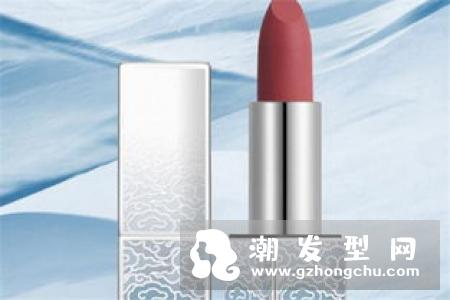 女生涂口红代表什么 能接吻么