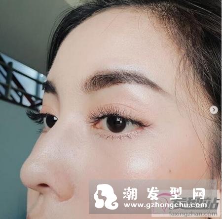 她是我见过最适合一头乱发的女子，这慵懒感妆发清新感太无敌了！