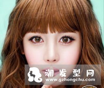 杨幂巧克力头发图片 红条纹衬衫还挺好看的