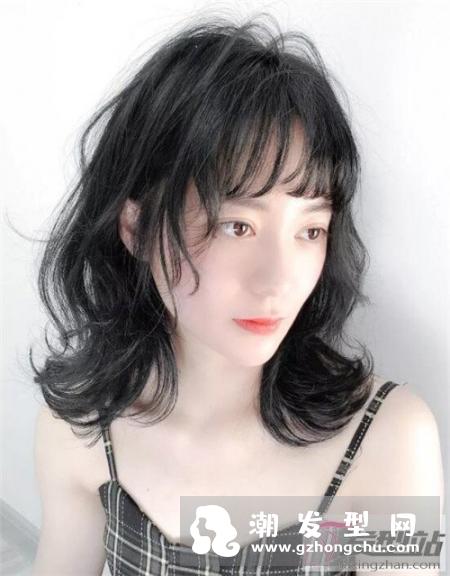 “全头烫”2020正流行 款款让你美上一整年