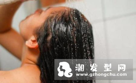 烫染后发质变差怎么办 有哪些错误的洗头方法