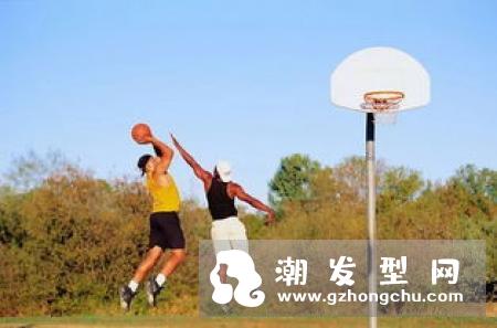 打篮球能戴隐形眼镜吗 有什么坏处