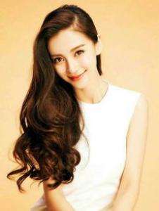 天生卷发适合什么发型 如何打理