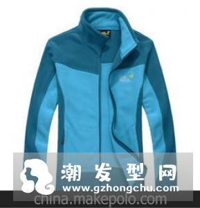 去滑雪穿什么颜色衣服 可以穿冲锋衣吗