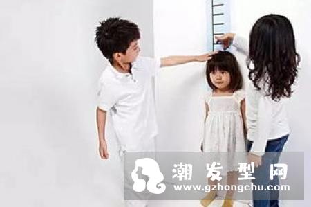 天生卷怎么弄直 是显性基因吗
