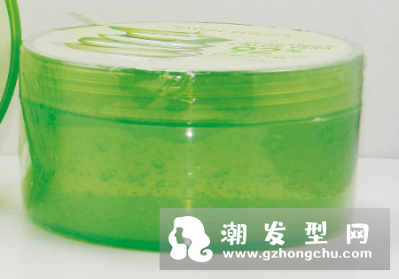 嘴唇上长泡可以涂芦荟胶吗 怎么涂