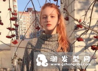 直发挑染什么颜色好看 深褐色很亮眼
