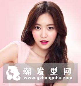 直男喜欢的女生发型图片 还是卷发有吸引力