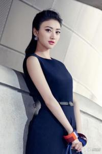 短发烫“花卷” 时髦显瘦吸睛