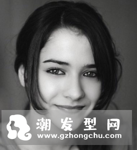 胖女生怎么扎长发好看 蓬乱低马尾辫来袭