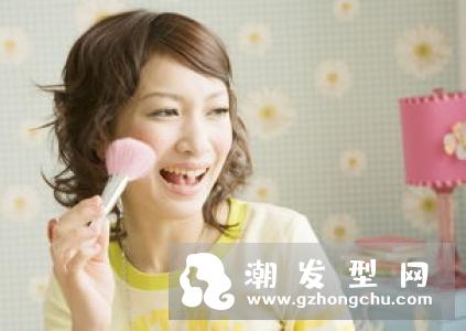 裸唇怎么保养才好看 记得来个面膜