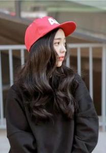 卷发适合什么脸型 适合什么帽子