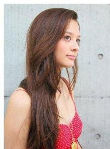 长头发戴帽子漂亮扎发 这样绑选对帽子还能提升女人味