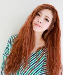 玉米烫发型图片中长发 烫出动感个性美很适合头发少女生