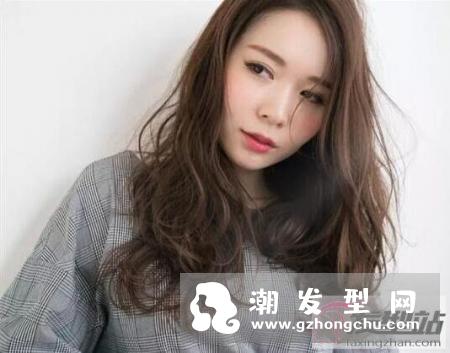 中长发烫什么卷好看 随意自然懒人卷让颜值翻番