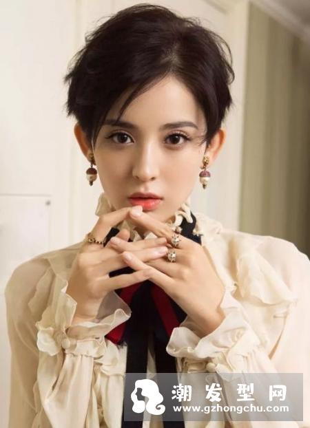 头发多弄什么发型好看 时尚扎发个性又不失青春