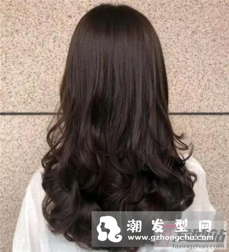 女生烫什么发型好看 烫一半显瘦温柔不落伍